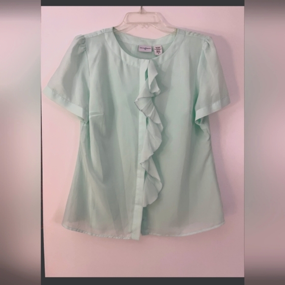 Jaclyn Smith Tops - Soft mint blouse
